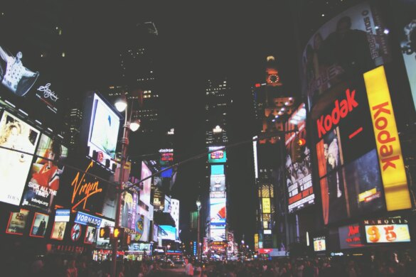 traditional marketing vs digital marketing - advertisement