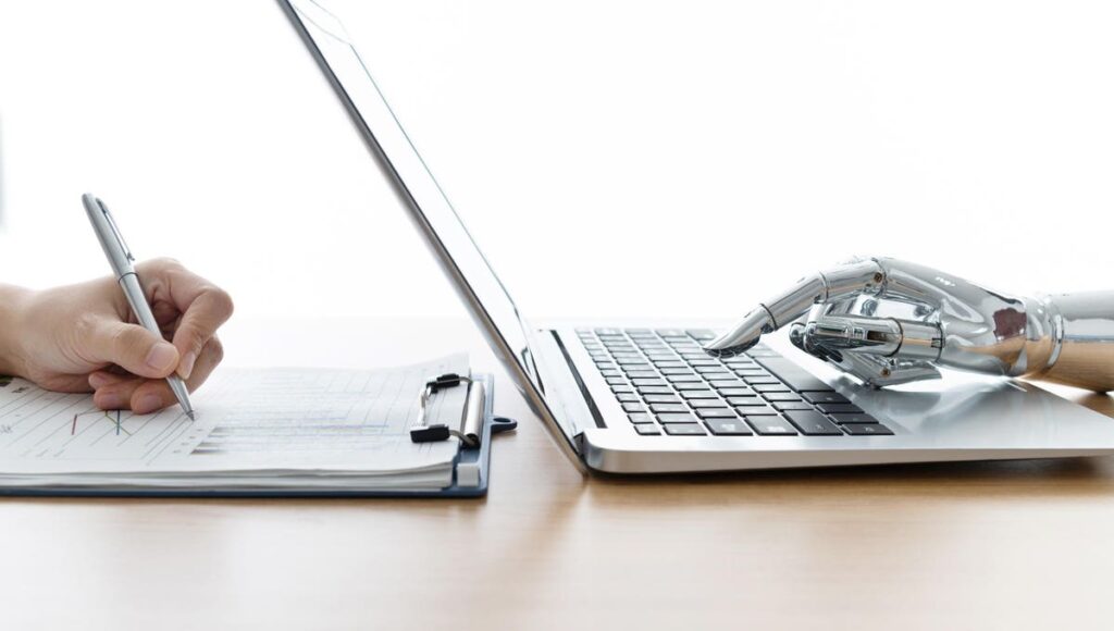 14 Benefits And Drawbacks Of Using AI Tools To Write Business Content