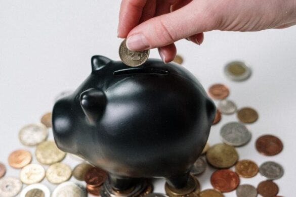 How Should Young Adults Divide Their Paychecks? 