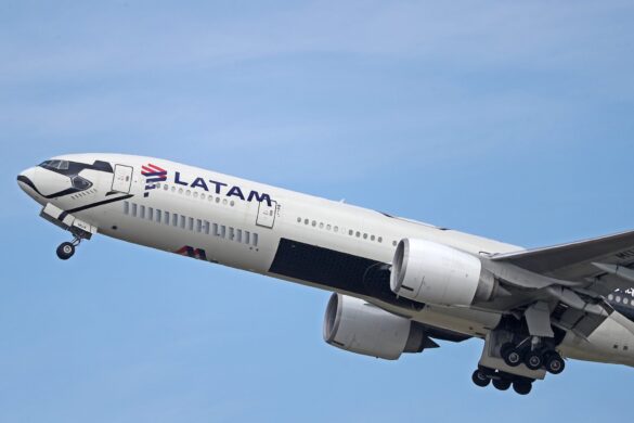 Pilot Dies After Collapsing on Flight From Miami