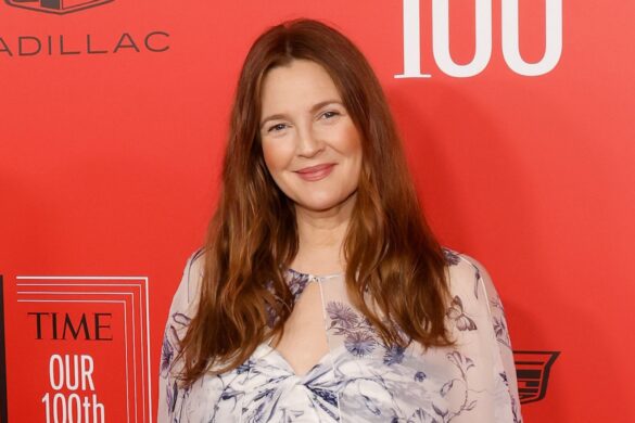 Drew Barrymore Show Filming Amid Strike, 2 in Audience Booted