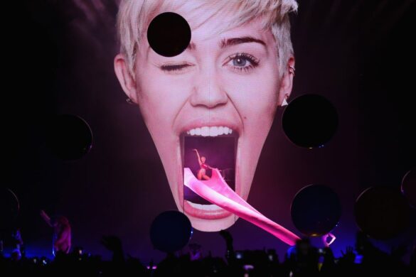 Miley Cyrus Reveals She 'Didn't Make a Dime' on 'Bangerz' Tour