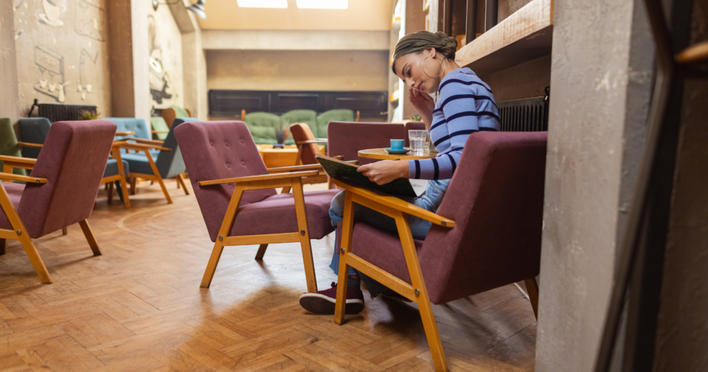 10 things you’re doing in public that show you’re a highly introverted person