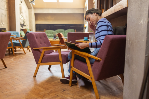 10 things you’re doing in public that show you’re a highly introverted person