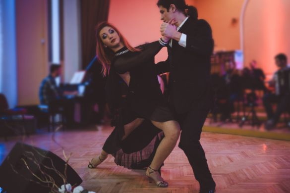 how to become a dance instructor